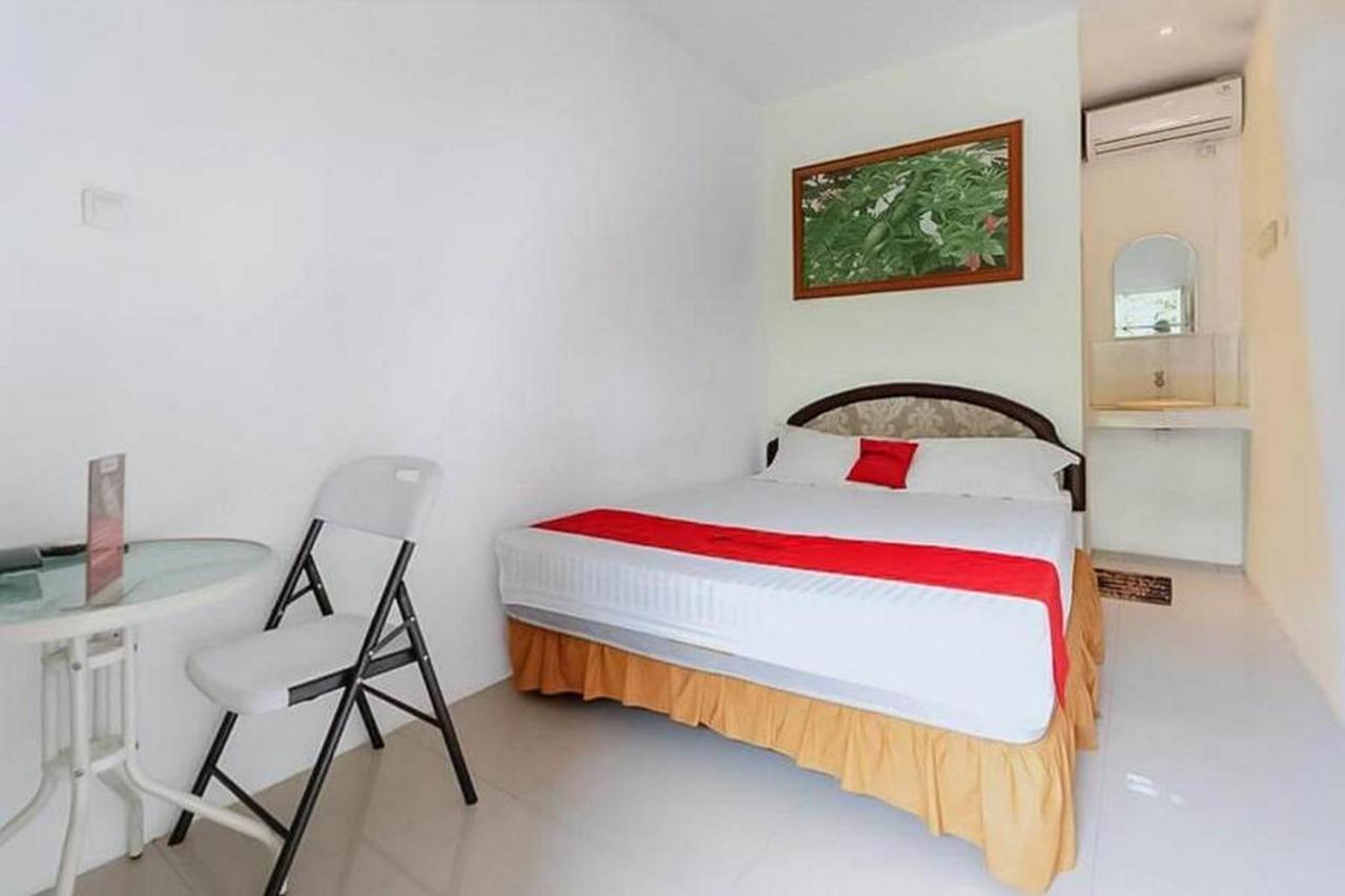 RedDoorz near RS Mitra Keluarga Depok Hotel Bagian luar foto